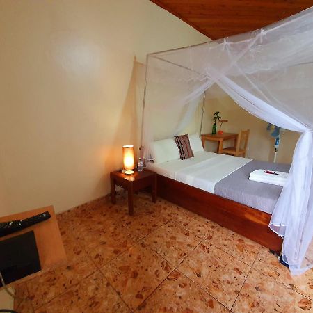 Annas Bed And Breakfast Εντέμπε Εξωτερικό φωτογραφία