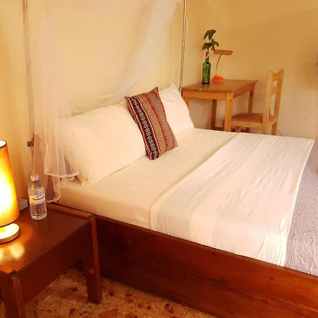 Annas Bed And Breakfast Εντέμπε Εξωτερικό φωτογραφία