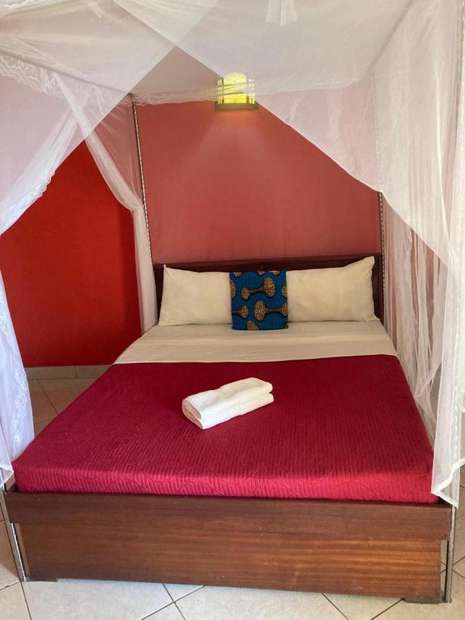 Annas Bed And Breakfast Εντέμπε Εξωτερικό φωτογραφία