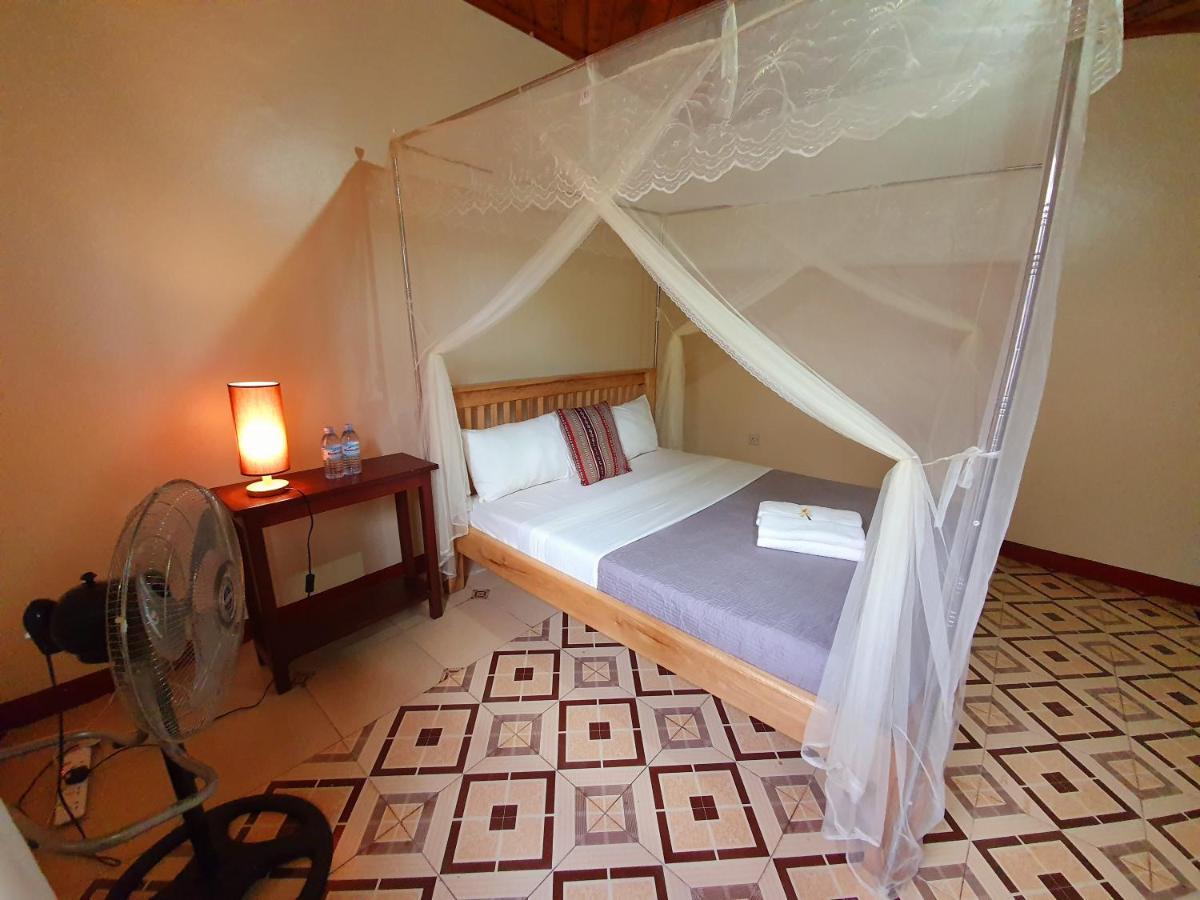 Annas Bed And Breakfast Εντέμπε Εξωτερικό φωτογραφία