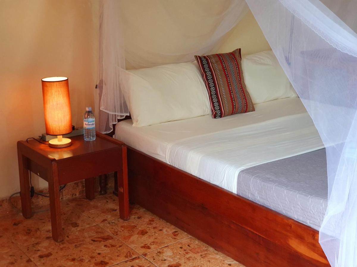 Annas Bed And Breakfast Εντέμπε Εξωτερικό φωτογραφία