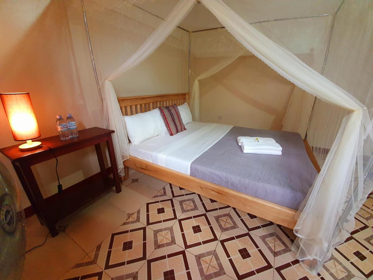 Annas Bed And Breakfast Εντέμπε Εξωτερικό φωτογραφία