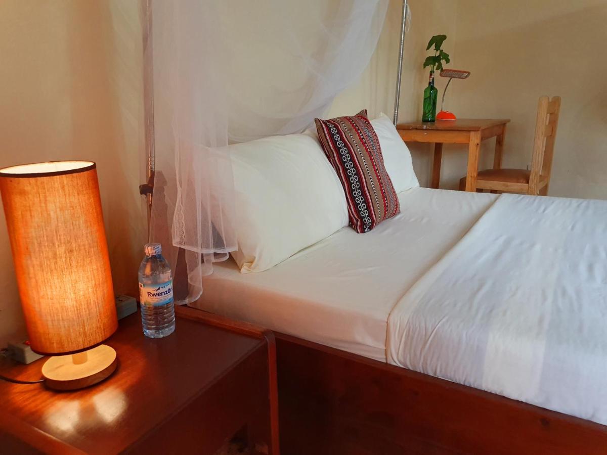 Annas Bed And Breakfast Εντέμπε Εξωτερικό φωτογραφία